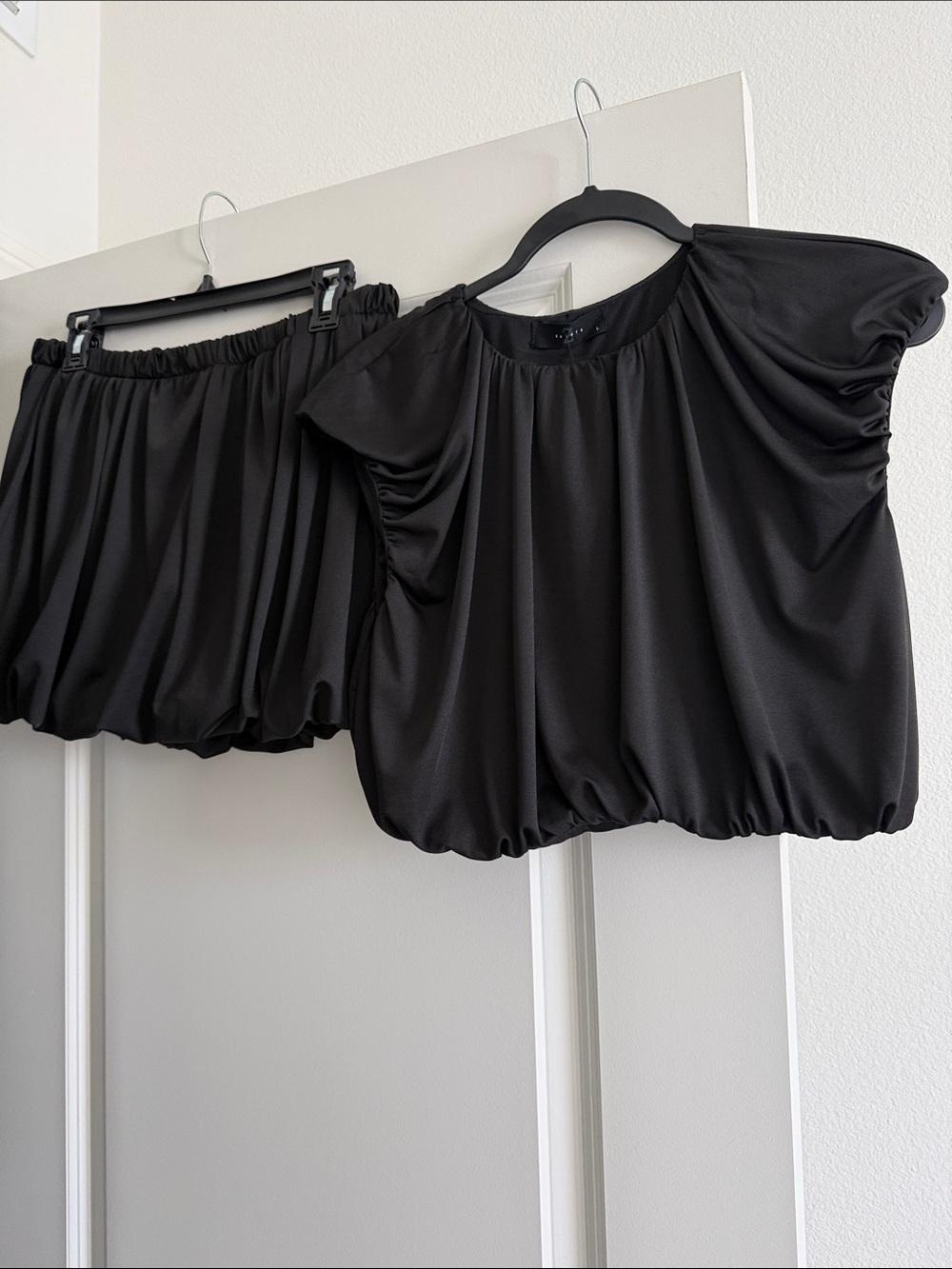 Women's Black Bubble Hem Skirt - Picture 1 of 5